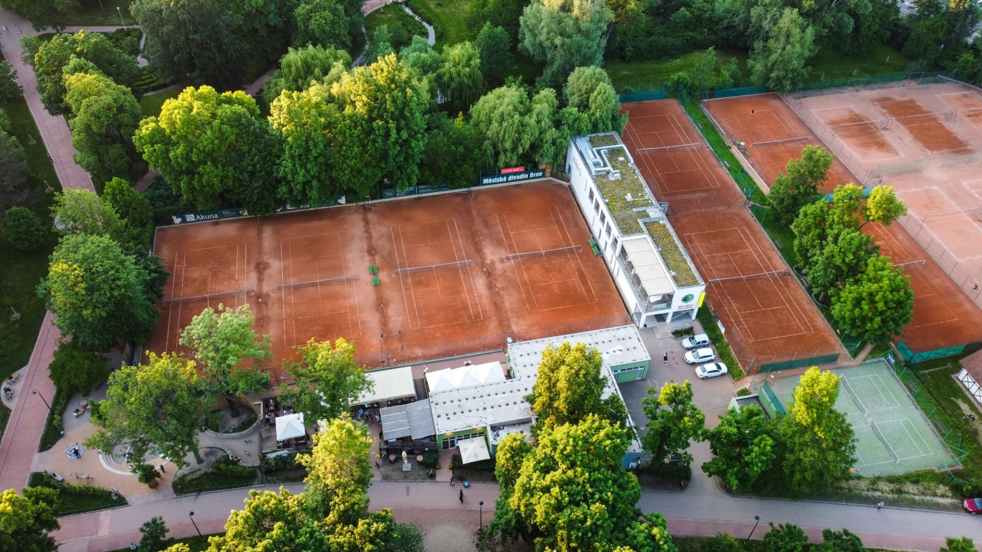 Tenisový areál Tenisový areál